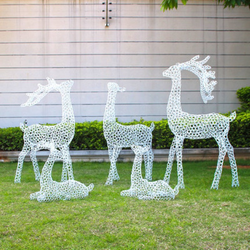 Gardening Tools Sketch - Escultura de ciervo sika hueca para