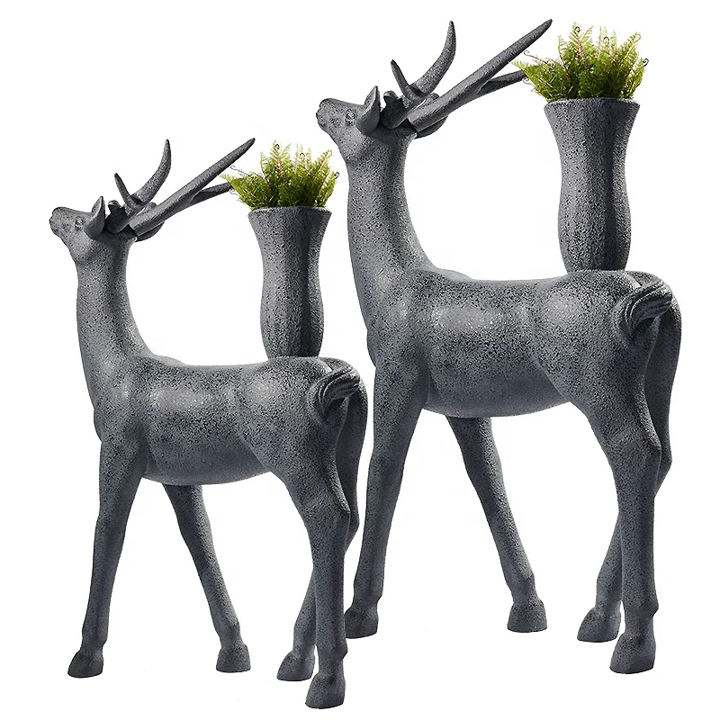 Gardening Tools Sketch - Escultura de ciervo de fibra de